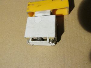 Wysunięty spód włącznika