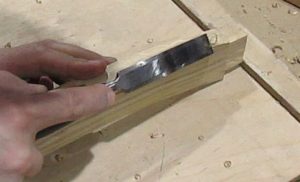 Ścięcie narożników dłutem