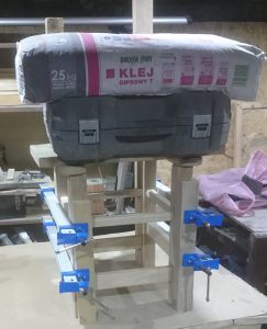 Klejenie krzesełka dla dziecka