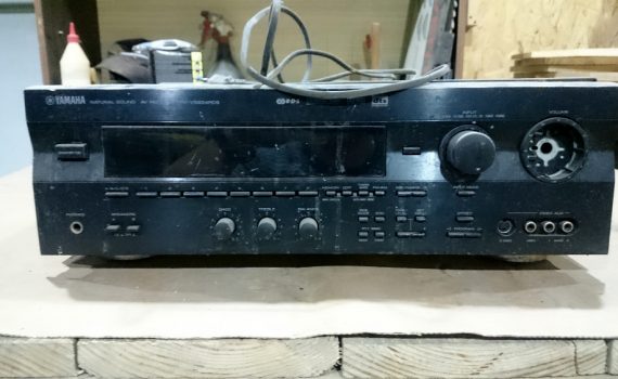 Amplituner Yamaha RX-V595aRDS uszkodzony
